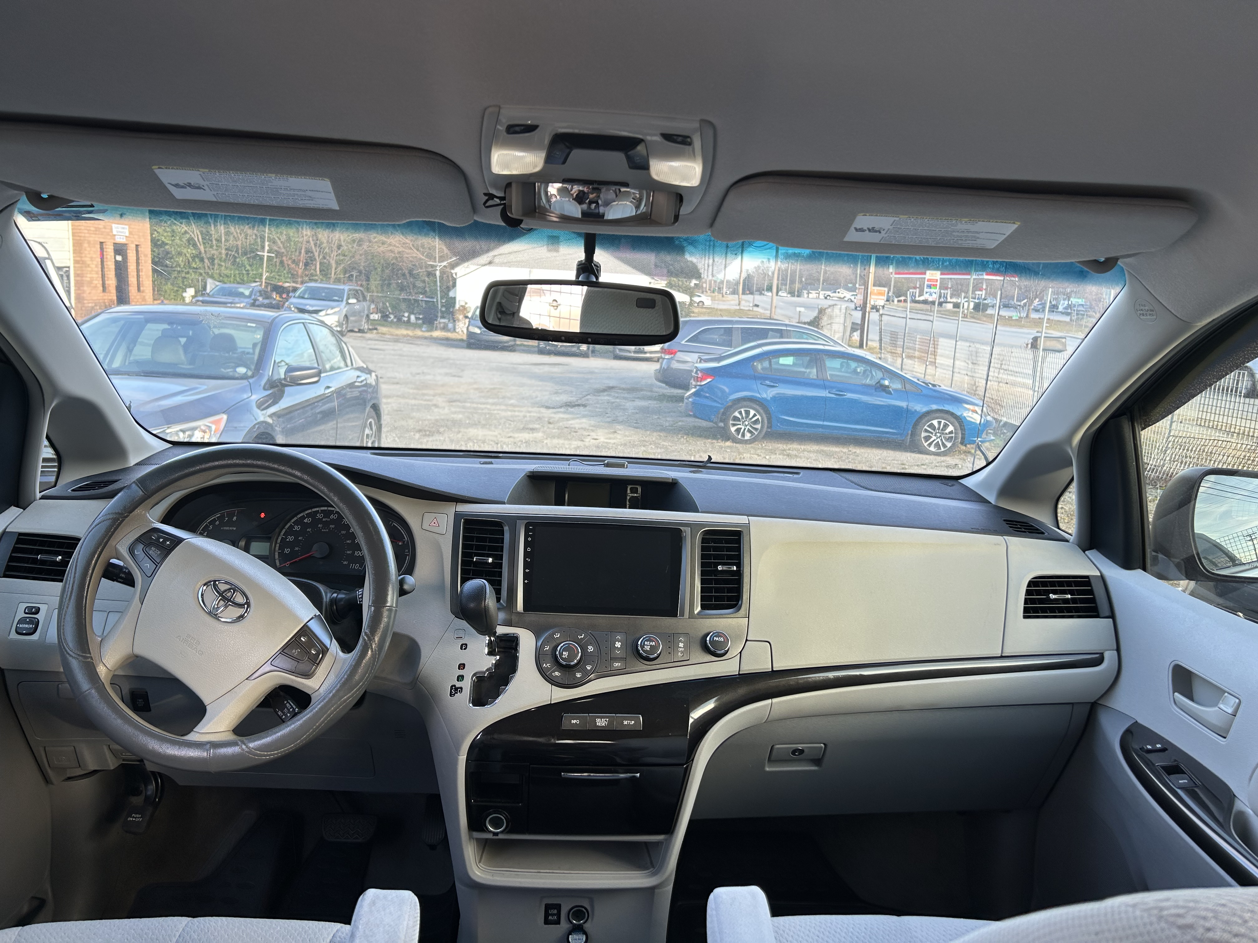 2012 TOYOTA Sienna - Thumbnail 3