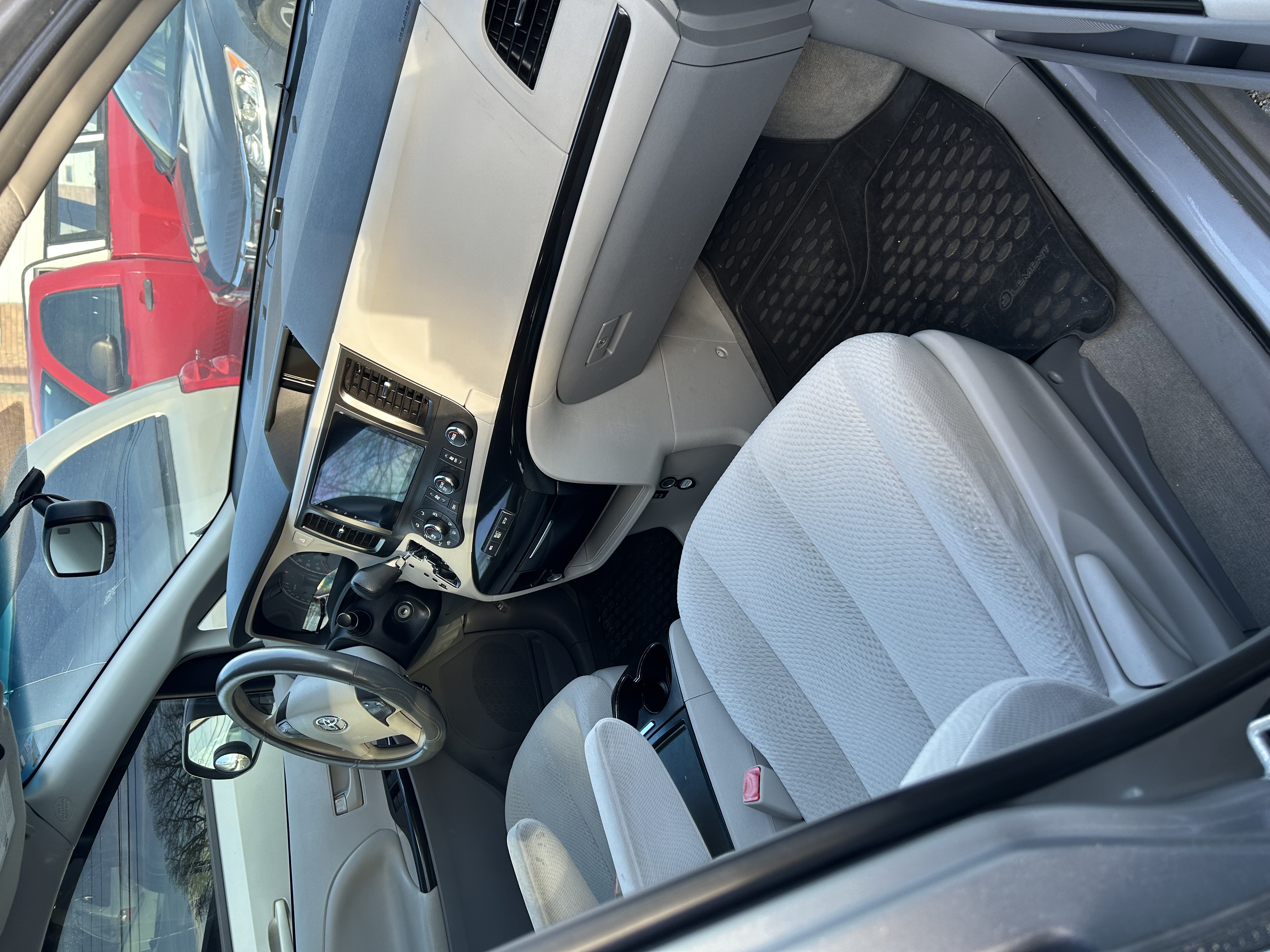 2012 TOYOTA Sienna - Thumbnail 5